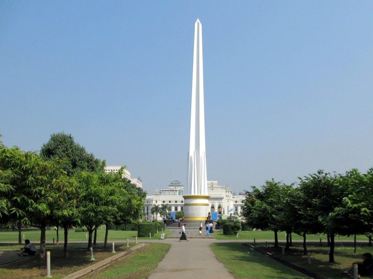 Mahabandoola Park with Independence Monument