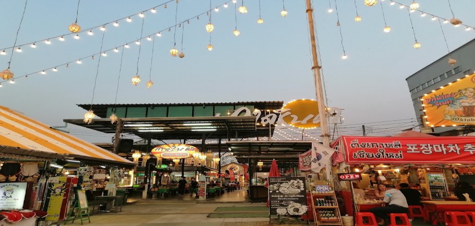 Rincome-Night-Market