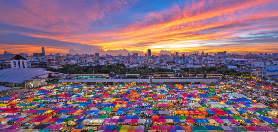 Talad-Rod-Fai-Train-Market