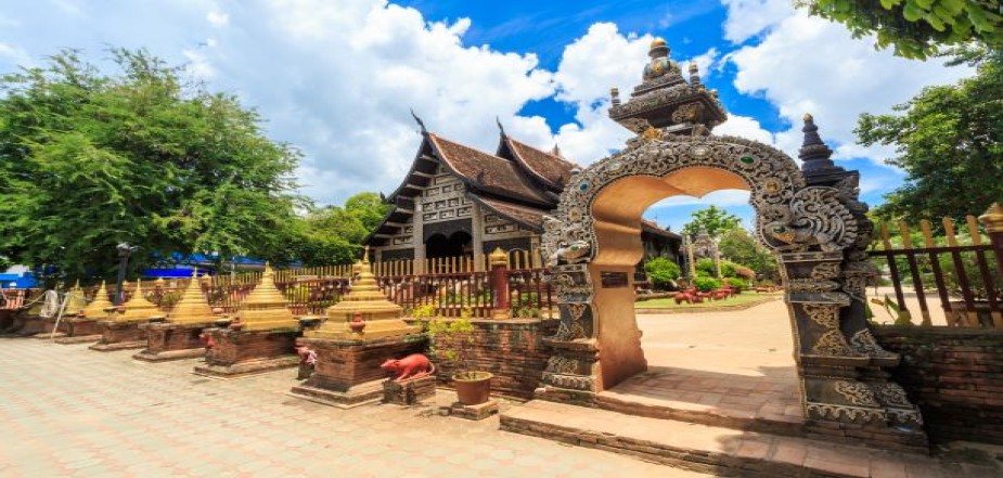 The-Door-Facade-Of-Wat-Lok-Molee