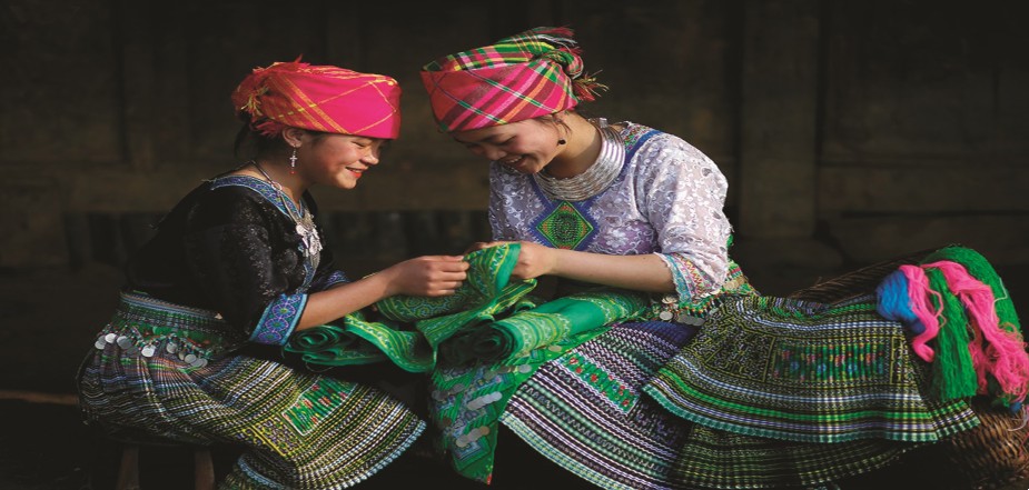 Traditional-Handicrafts-Tram-Tau-Market