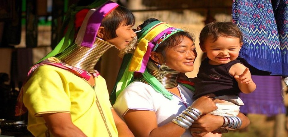 Visit-The-Long-Neck-Karen-Tribe 