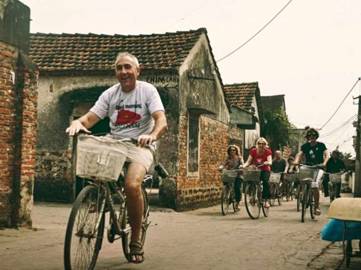 Visiting-Duong-Lam-Ancient-Village