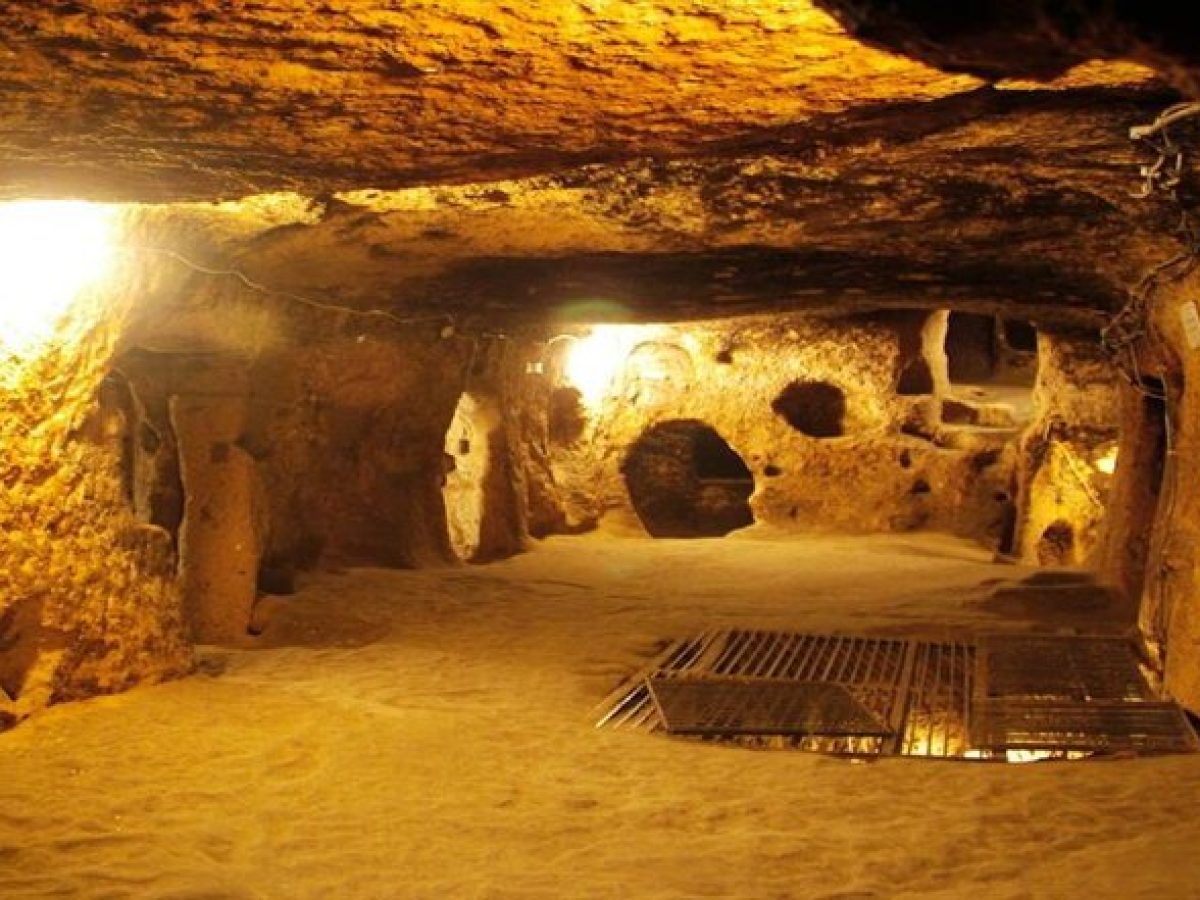 cao-dai-temple-and-cu-chi-tunnels-tour-2