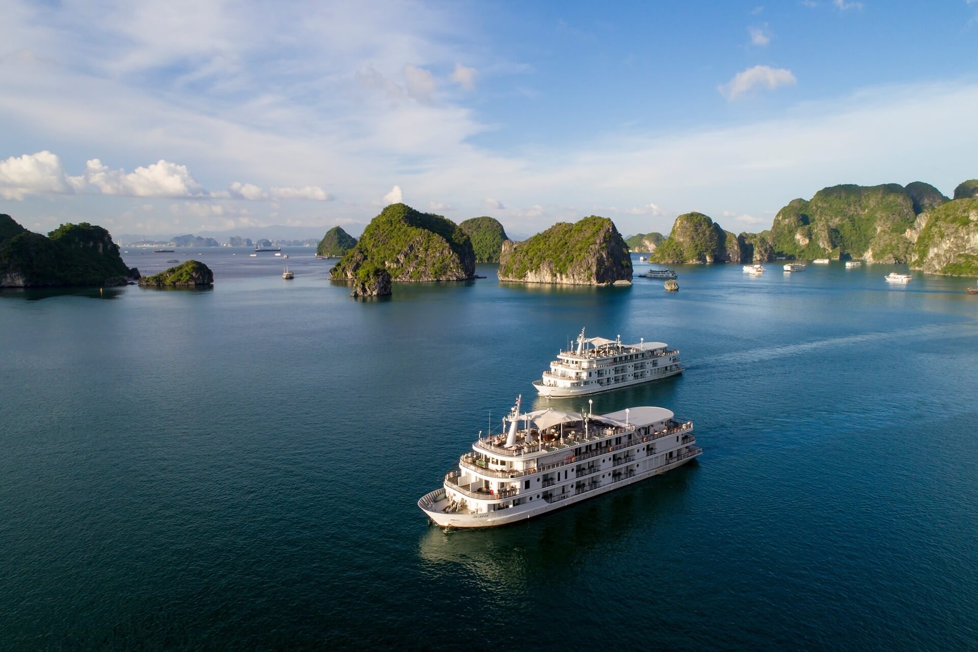 <span>Day 2</span> Halong Bay – Deeper exploring ( Breakfast/Lunch/Dinner)