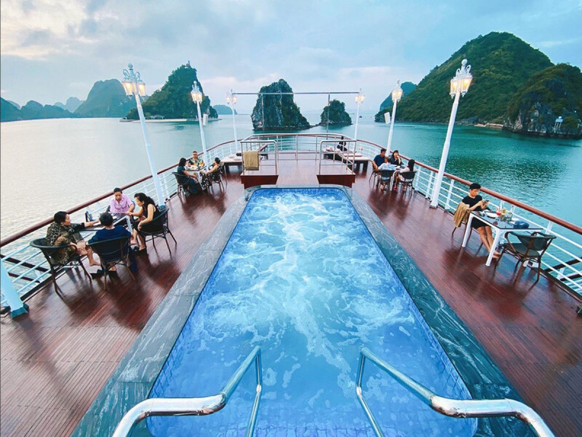 Cruise tour to explore the beauty of Halong Bay – “Descending Dragon”