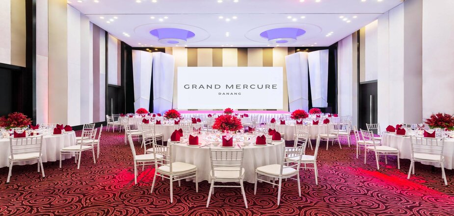 grand-ballroom-golden.