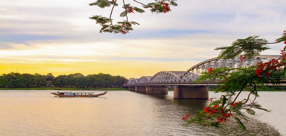 Truong Tien Brigde 