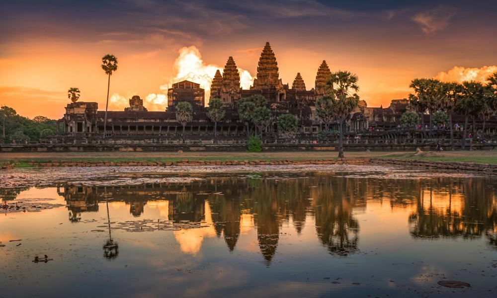 DAY 16: LUANG PRABANG – SIEM REAP (D)