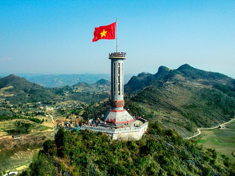 Enjoy the view of the Lung Cu flag tower