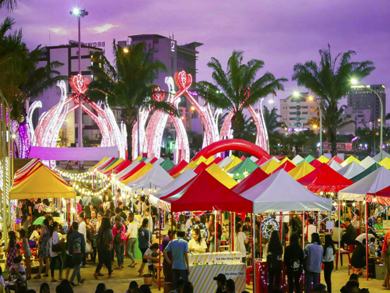 night markets danang