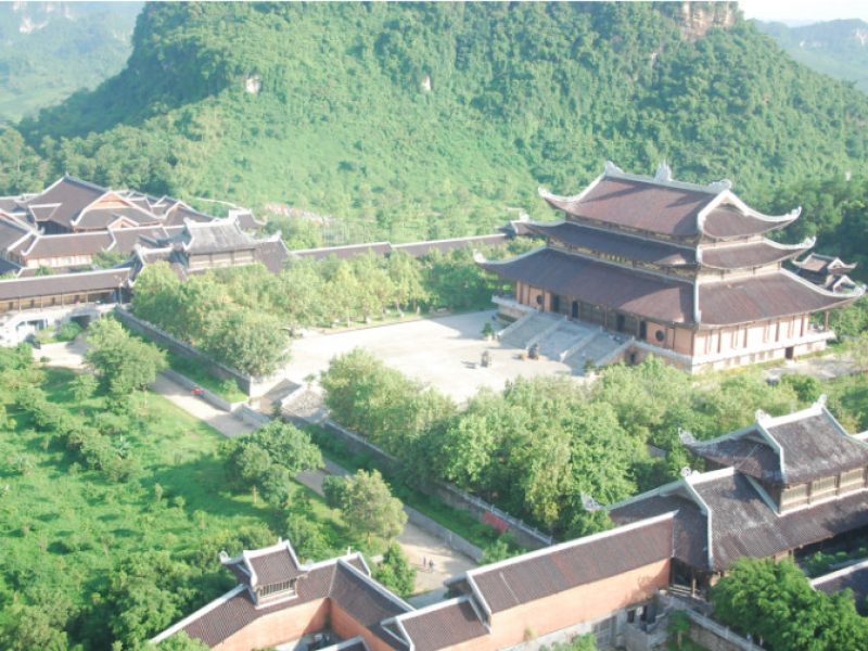 how to get from ninh binh to hue