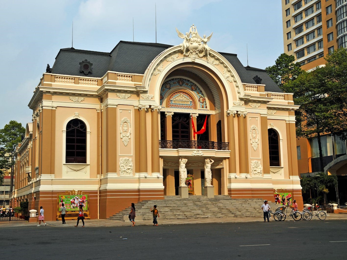 <span>Day 4</span> Hanoi -  Ho Chi Minh city