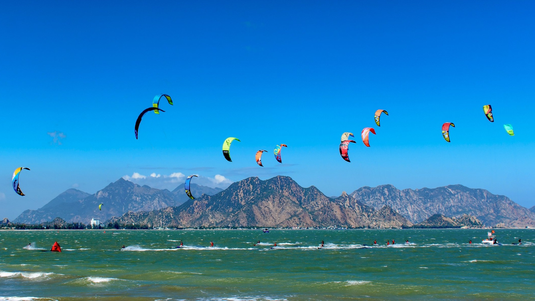 Explore The Top 3 Most Famous Schools For Kitesurfing In Mui Ne