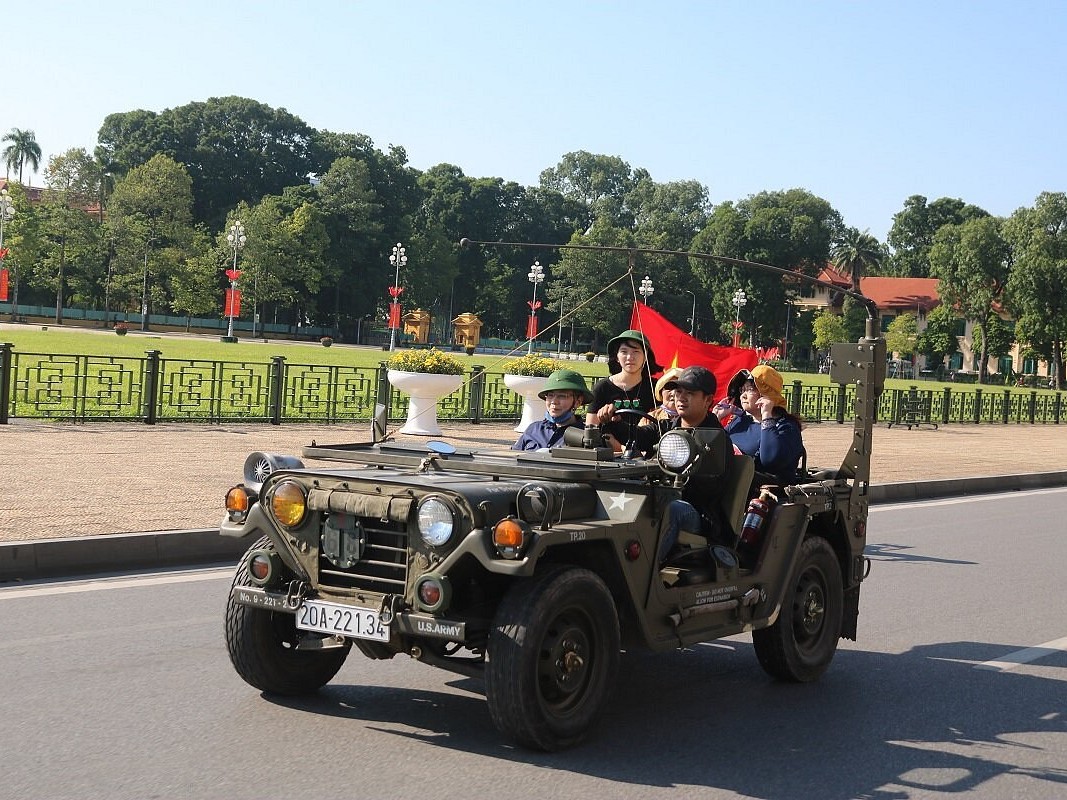 DAY 2 – Monday: Hanoi Jeep Tour - SIC Tour (B)