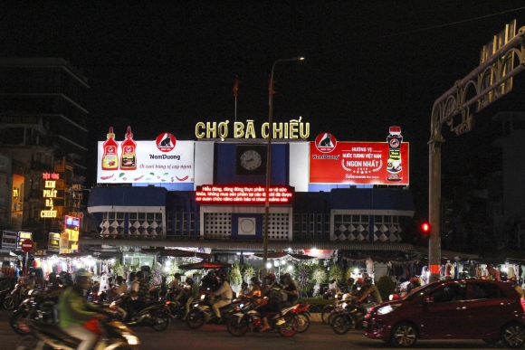 saigon night market