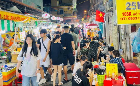 saigon night market