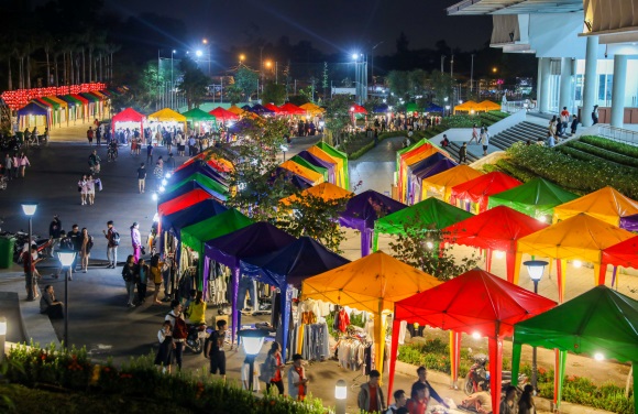 saigon night market