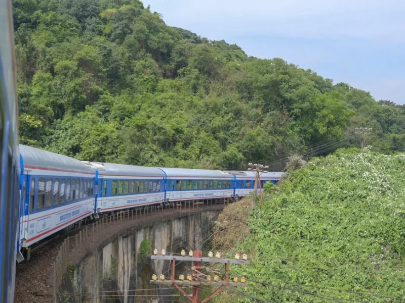 luxury train from hanoi to ho chi minh city