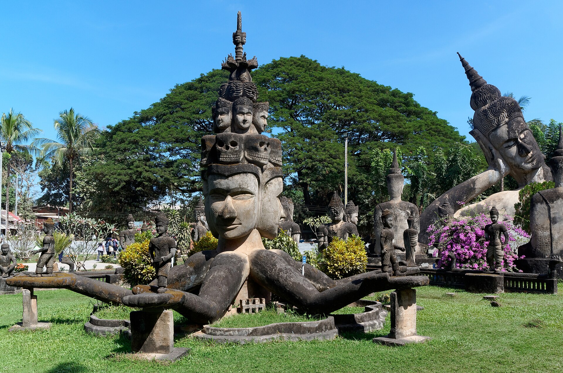 <span>Day 12</span> Vientiane: Buddha Park, COPE and That Luang