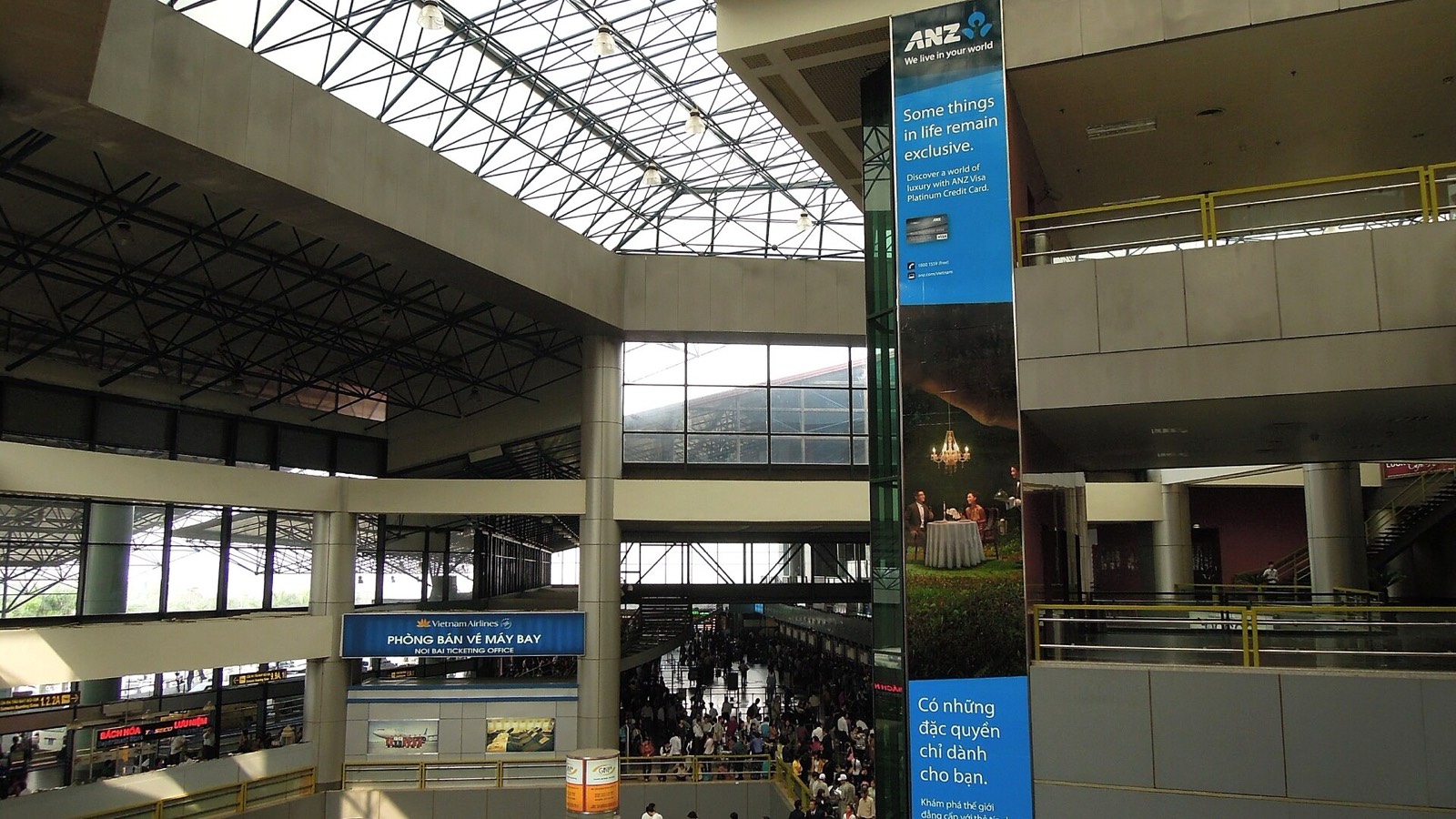 À l'intérieur de l'aéroport de Noi Bai