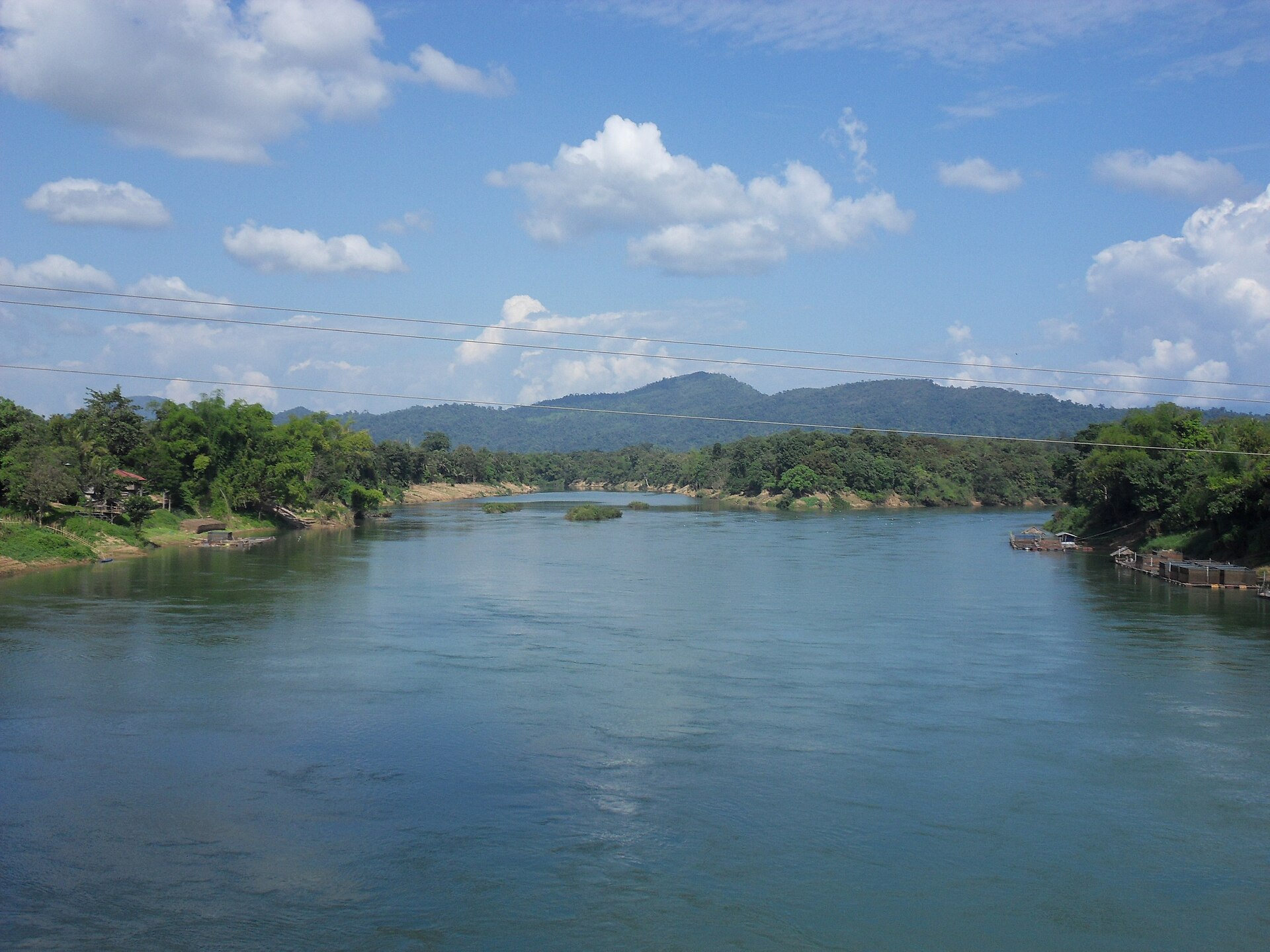 <span>Day 6</span> Island cruise on Nam Ngum Lake, drive to Vientiane