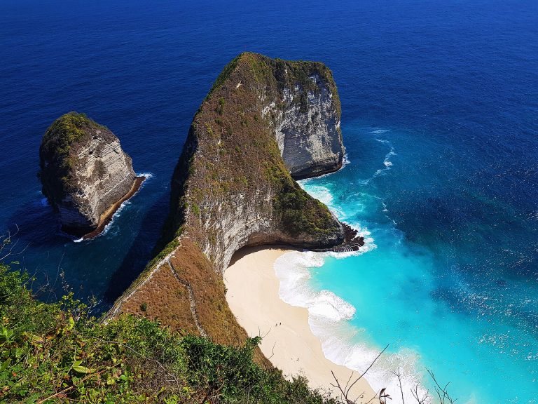 Bali and Nusa Penida in 6 Days: Temples, Volcano Views and Island Cliffs