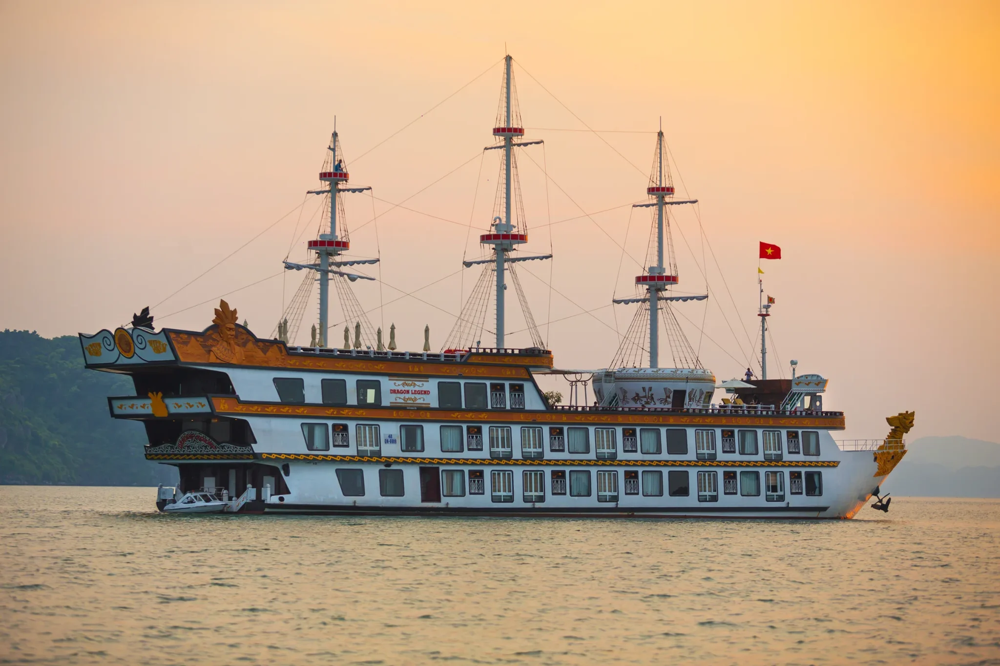 Cruzeiro com pernoite na baía de Ha Long