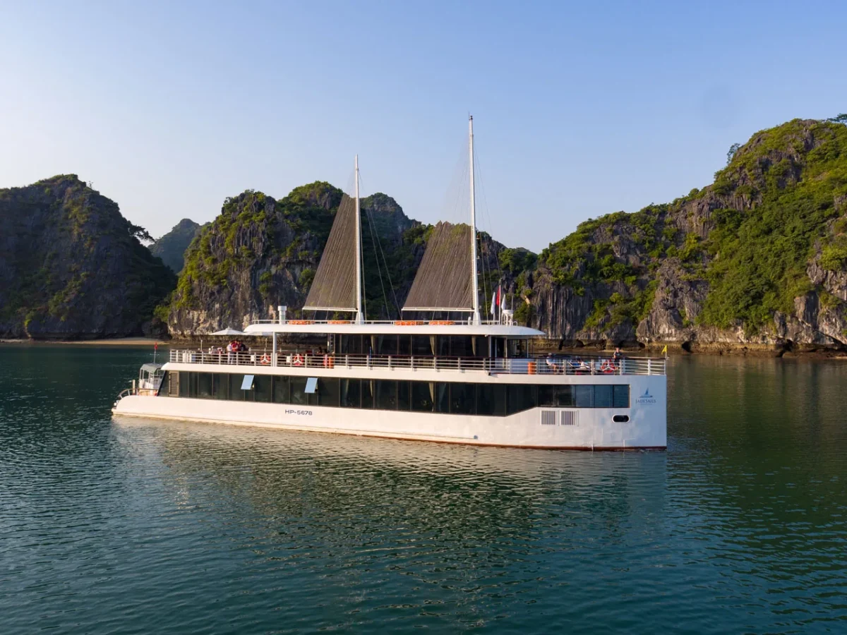JadeSail day cruise among the limestone karsts of Ha Long Bay