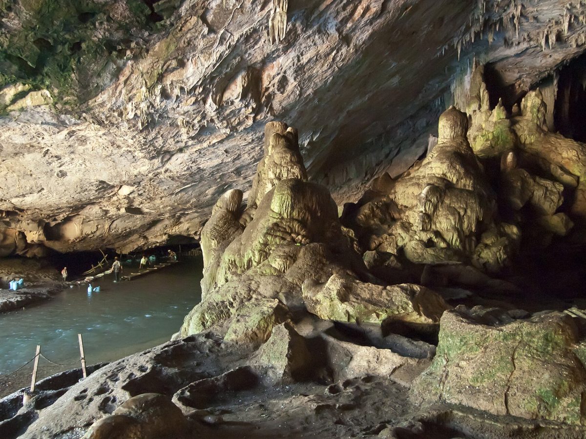 Tham Lod Cave