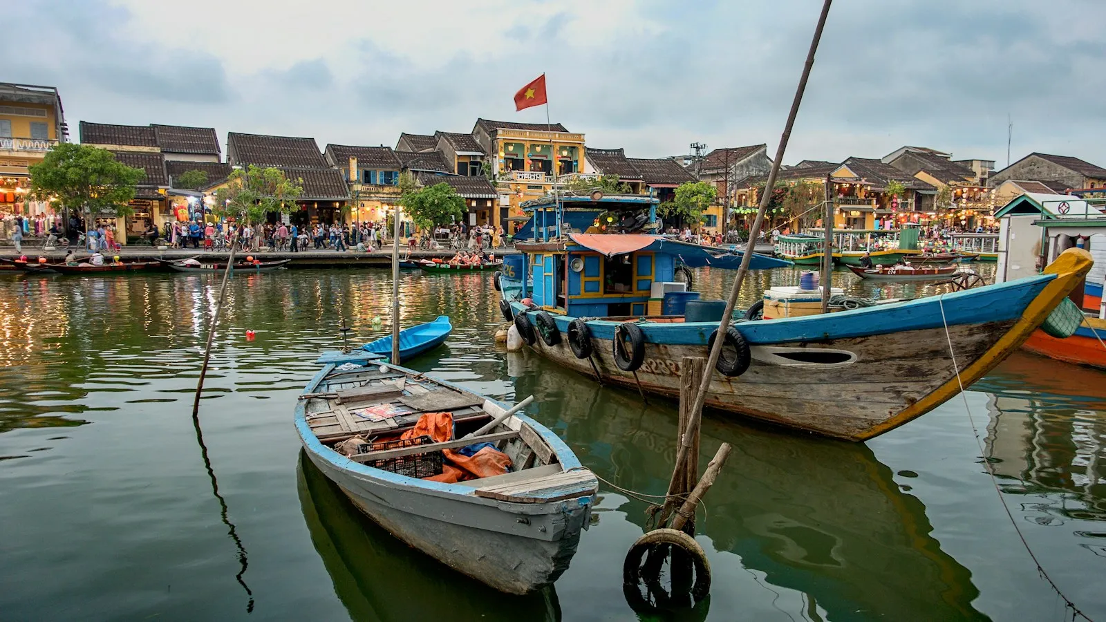 Die Uferpromenade von Hoi An, ein Höhepunkt unserer privaten Vietnamreisen