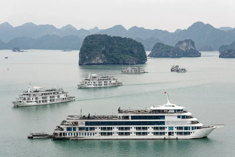 Croisière d’une nuit dans la baie d’Halong