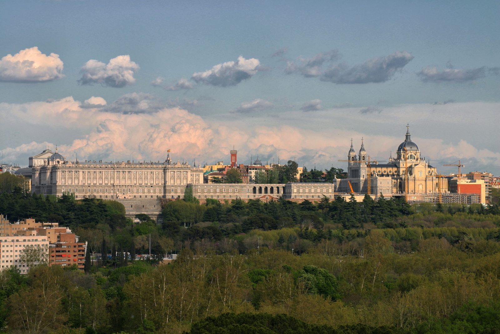 Palacio Real y catedral de la Almudena, Madrid
