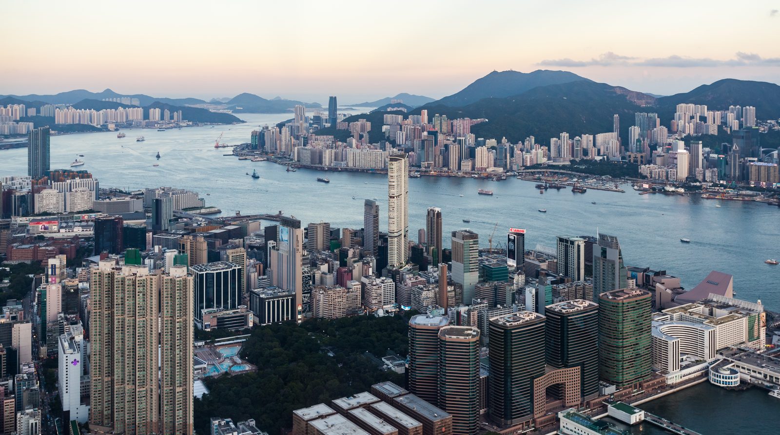 维多利亚港与香港天际线