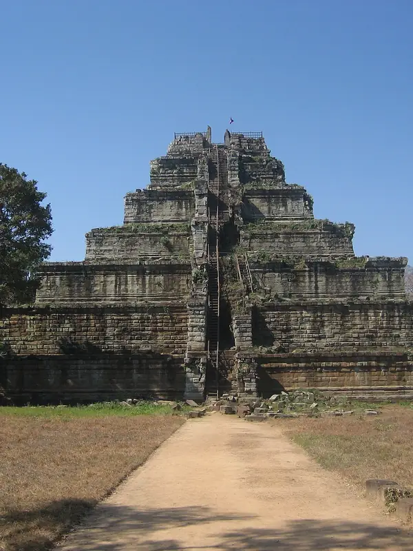 Angkor in Depth: Temples, Koh Ker and Tonle Sap in 5 Days