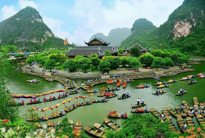 Explore Two Main Cities Of Vietnam