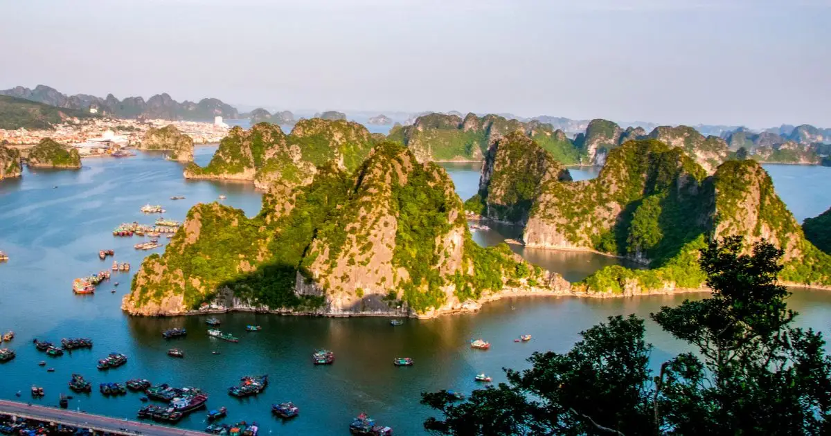 Day 3: Hanoi - Halong bay - Overnight on the cruises (B/L/D)