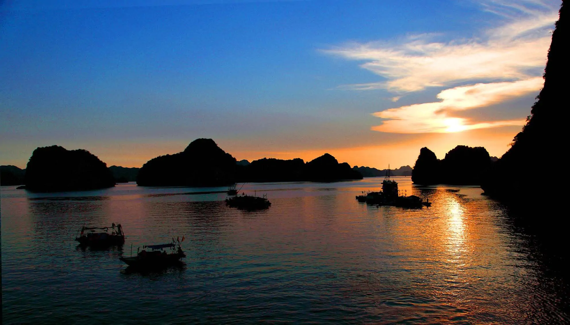 Day 3 : Hanoi – Halong Bay  - Stay on cruise (B/L/D)