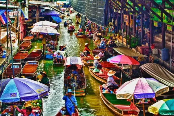 <span>Day 3</span>Bangkok – Floating market  (B) 