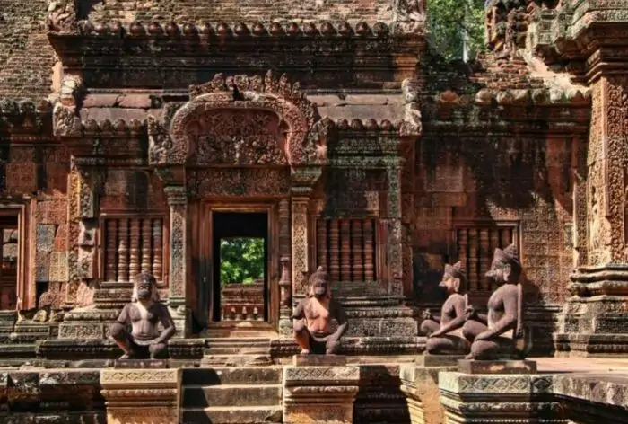 Day 3: Siem Reap – Banteay Srei – Prerup (B)
