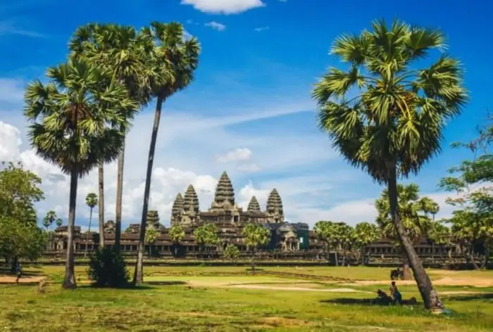  Day 2: Siem Reap - Angkor Wat – Angkor Thom – Ta Prohm (B)