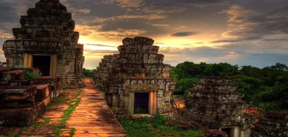 Bakheng-Hilltop-Siem-Reap-Cambodia