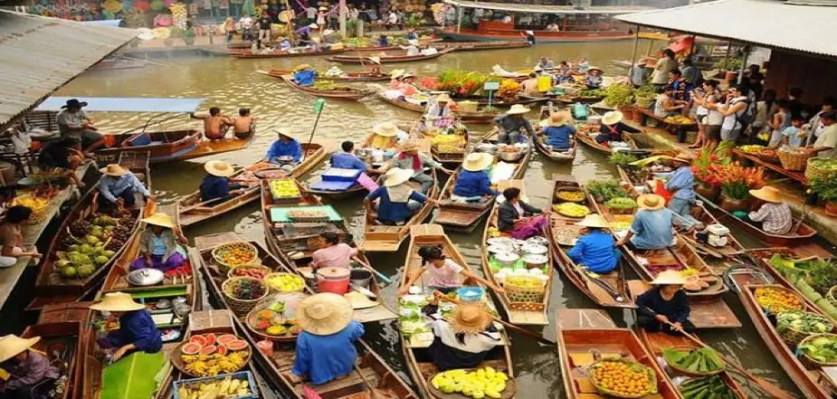 Damnoen-Saduak-Floating-Market