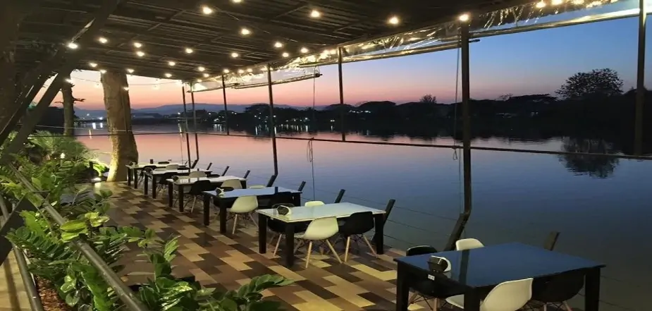 De-Lanna-Riverfront-Café-&Restaurant