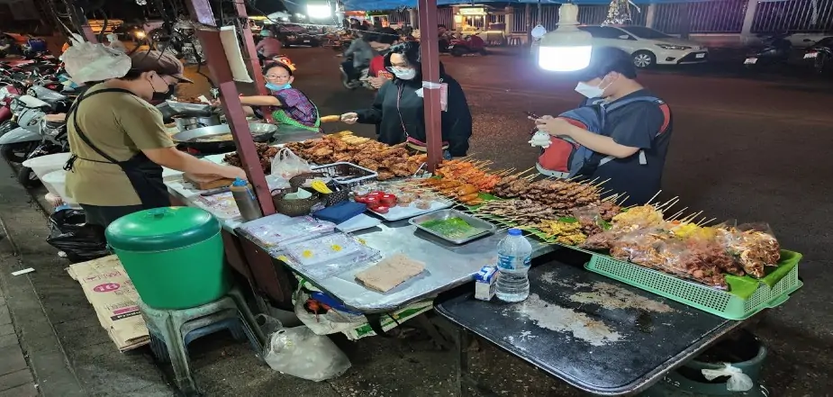 Lang-Mor-Night-Market