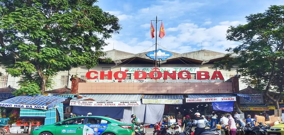  Dong Ba Market 