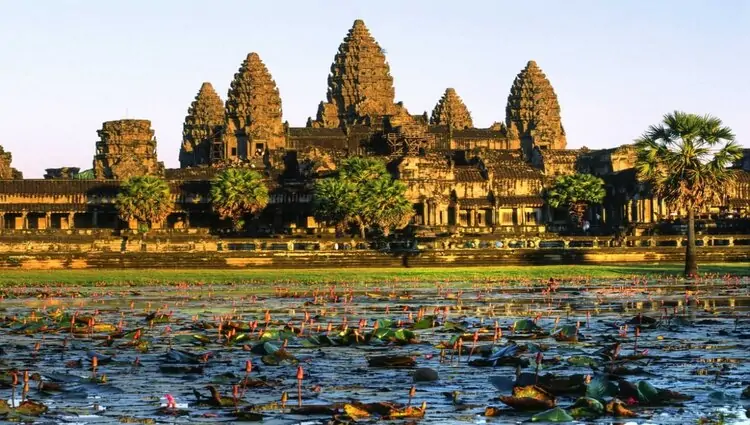 Day 2: Angkor Wat – Angkor Thom – Ta Prohm (B)