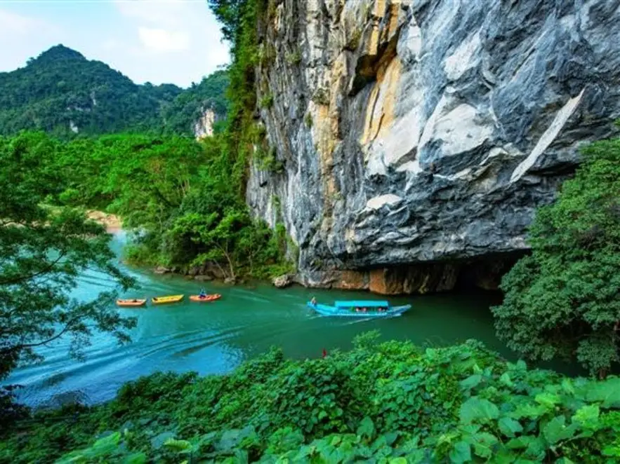 <span>Day 3</span> La Vang Holyland - Phong Nha Cave
