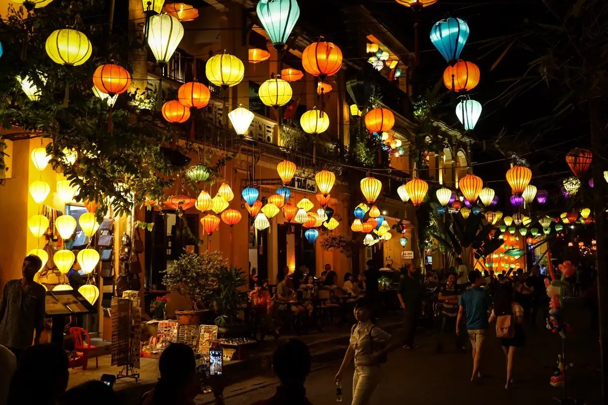 Top 7 Best Experiences At Hoi An Night Market