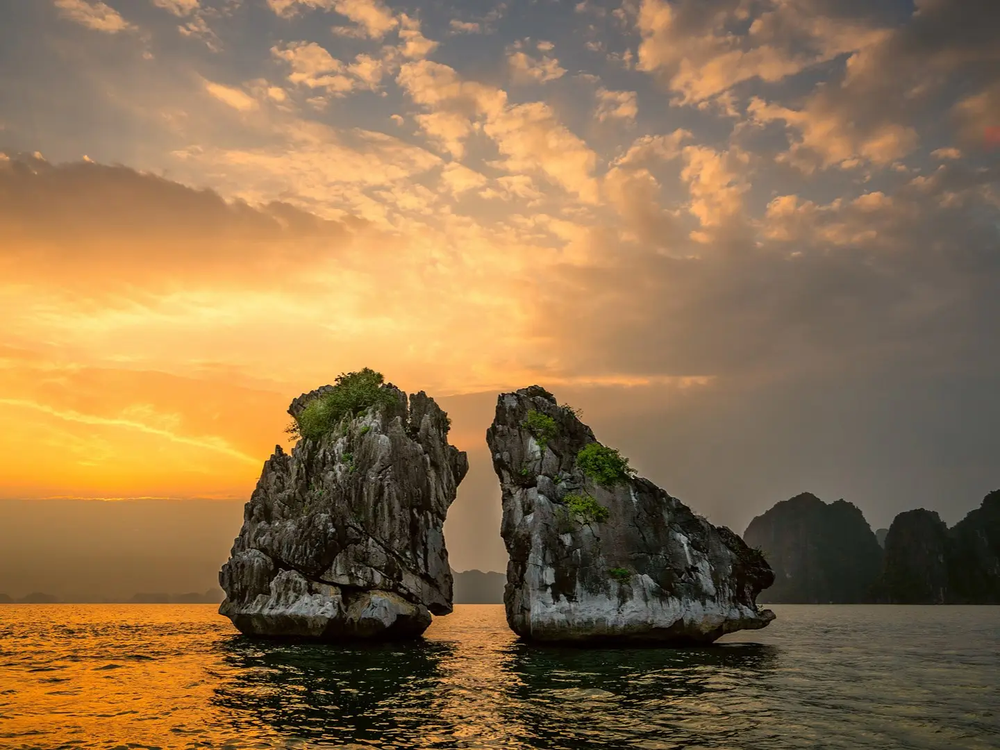 Discover Hanoi Charms & Halong Bay Cruise – Vietnam 6 Days Tour
